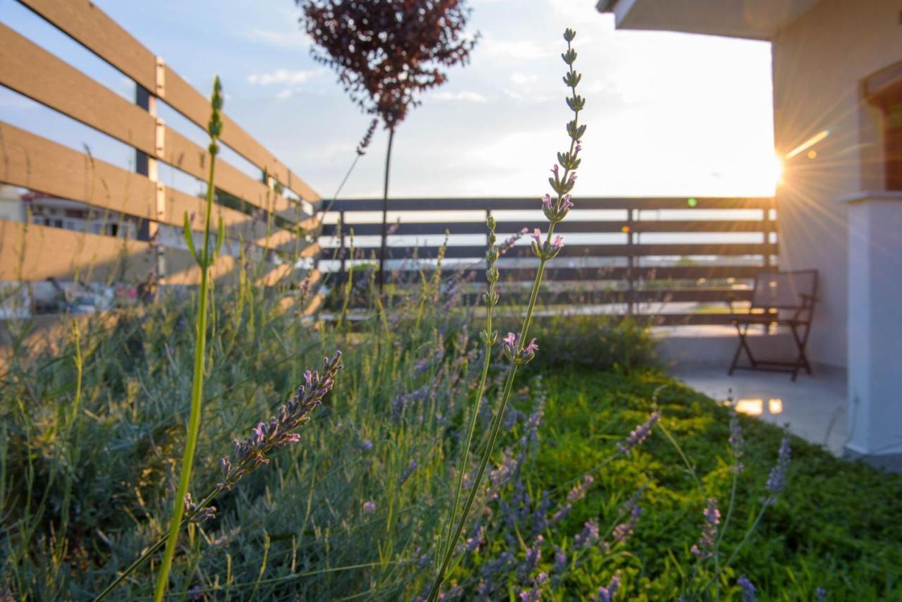 Στ' Ακρογιάλι Apartment Nea Roda Exterior foto