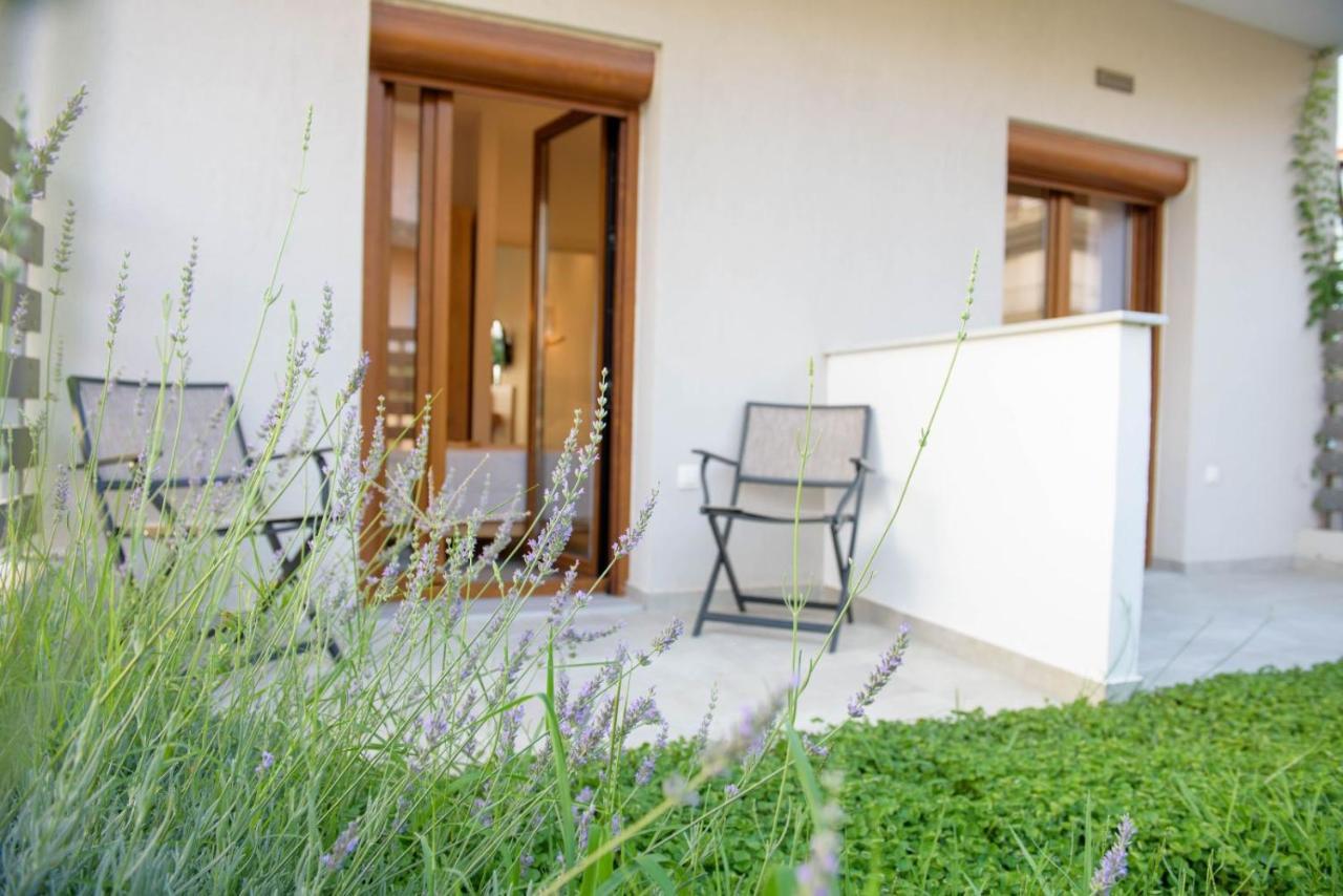 Στ' Ακρογιάλι Apartment Nea Roda Exterior foto