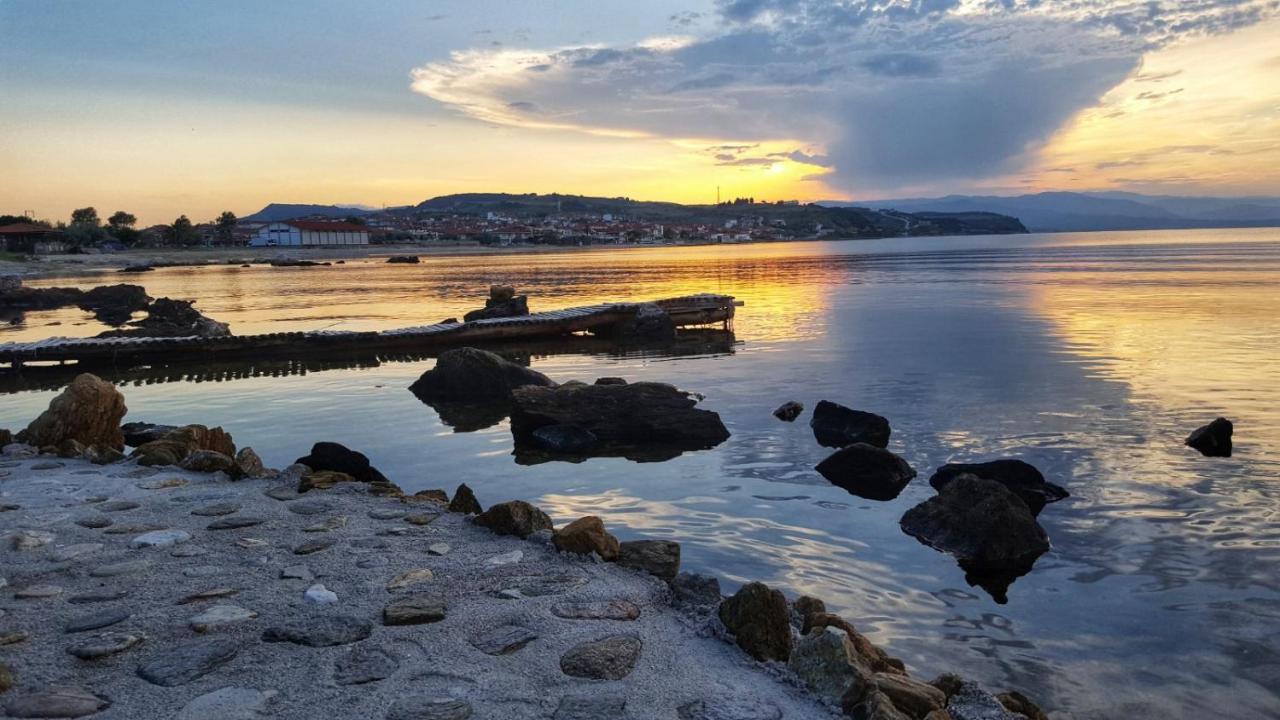 Στ' Ακρογιάλι Apartment Nea Roda Exterior foto